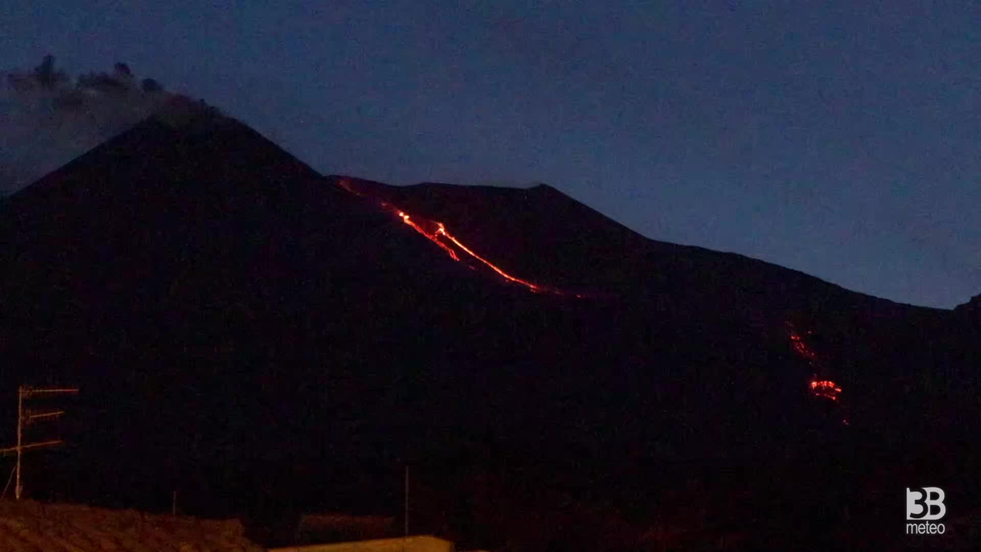 Cronaca video - Eruzione Etna, nuova colata di lava
