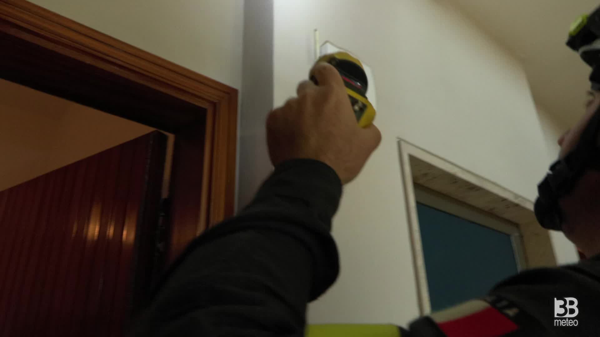 Cronaca Terremoto Pesaro Sopralluoghi Dei Vvf Controlli Alle Crepe 
