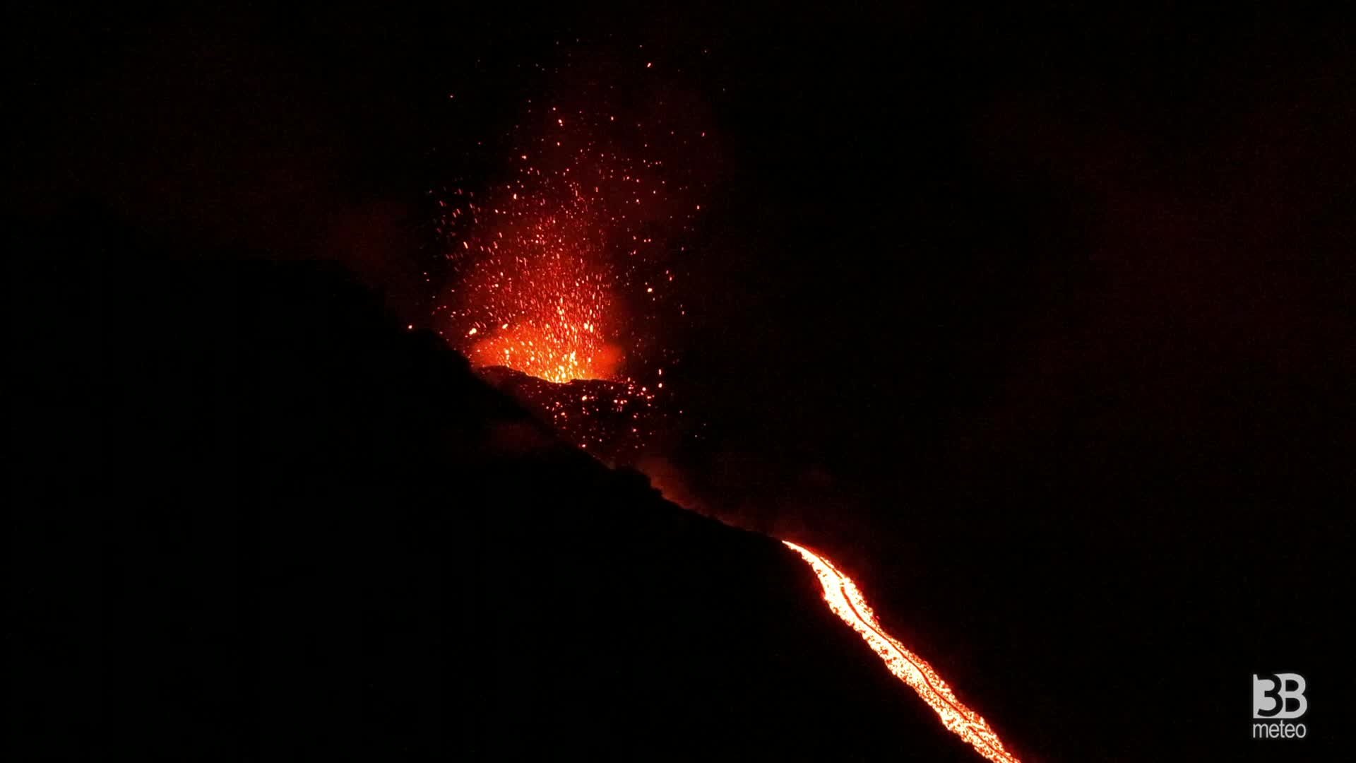 Stromboli, eruzione notturna: monitoraggio con termocamera
