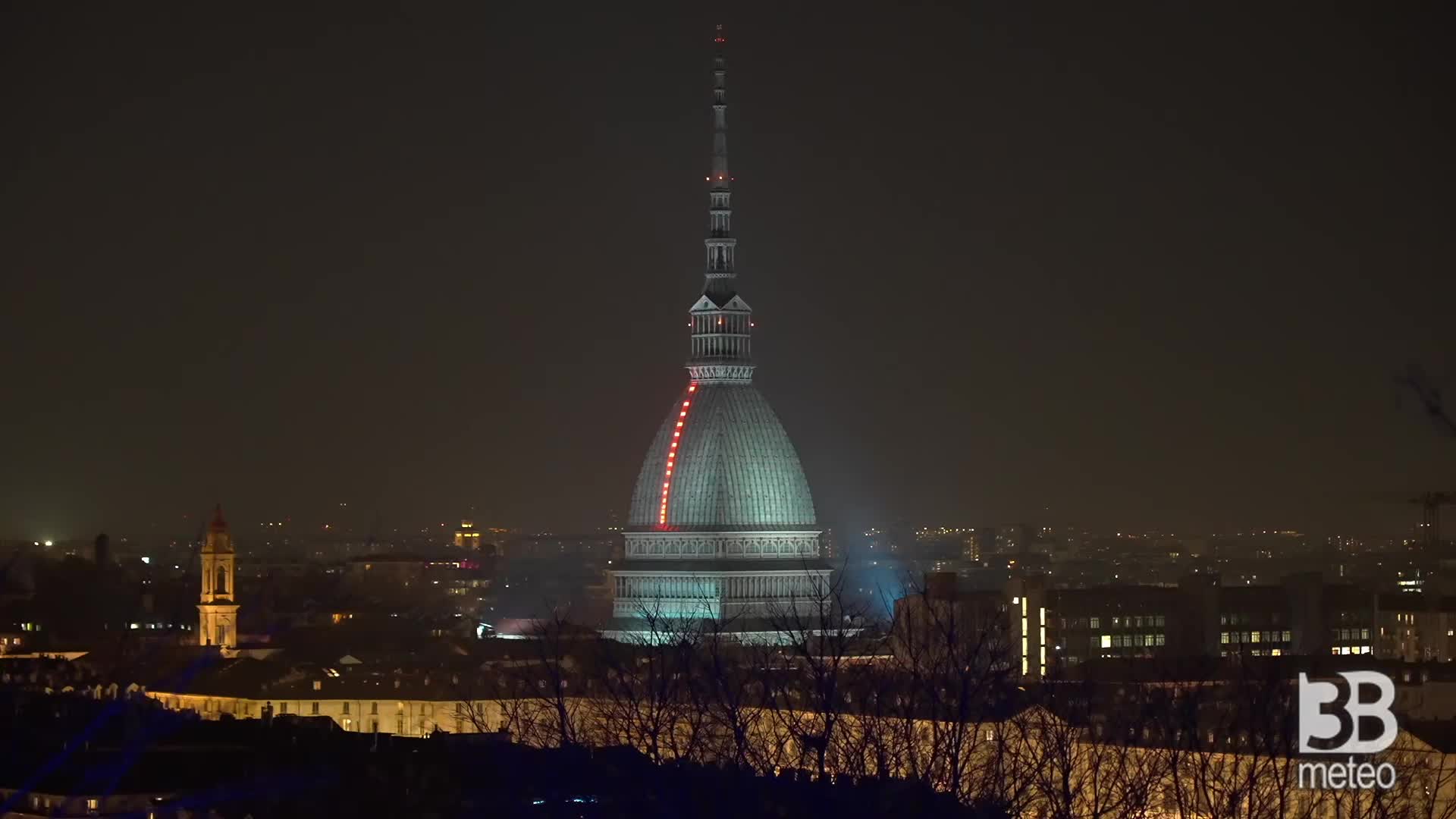Torino, si spegne la Mole: la protesta per il caro-energia