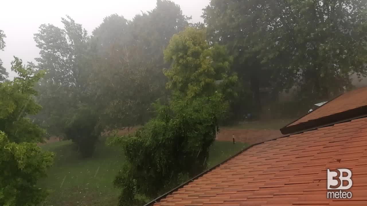 Cronaca meteo: diretta video forte temporale con grandine a Padova