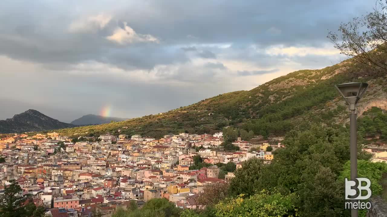 Cronaca meteo - Sardegna, Dorgali. Arcobaleno nel Parco del Carmelo - Video