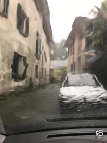 Cronaca meteo diretta - Mattinata temporalesca in provincia di Varese. La situazione in centro cittÃ  - Video