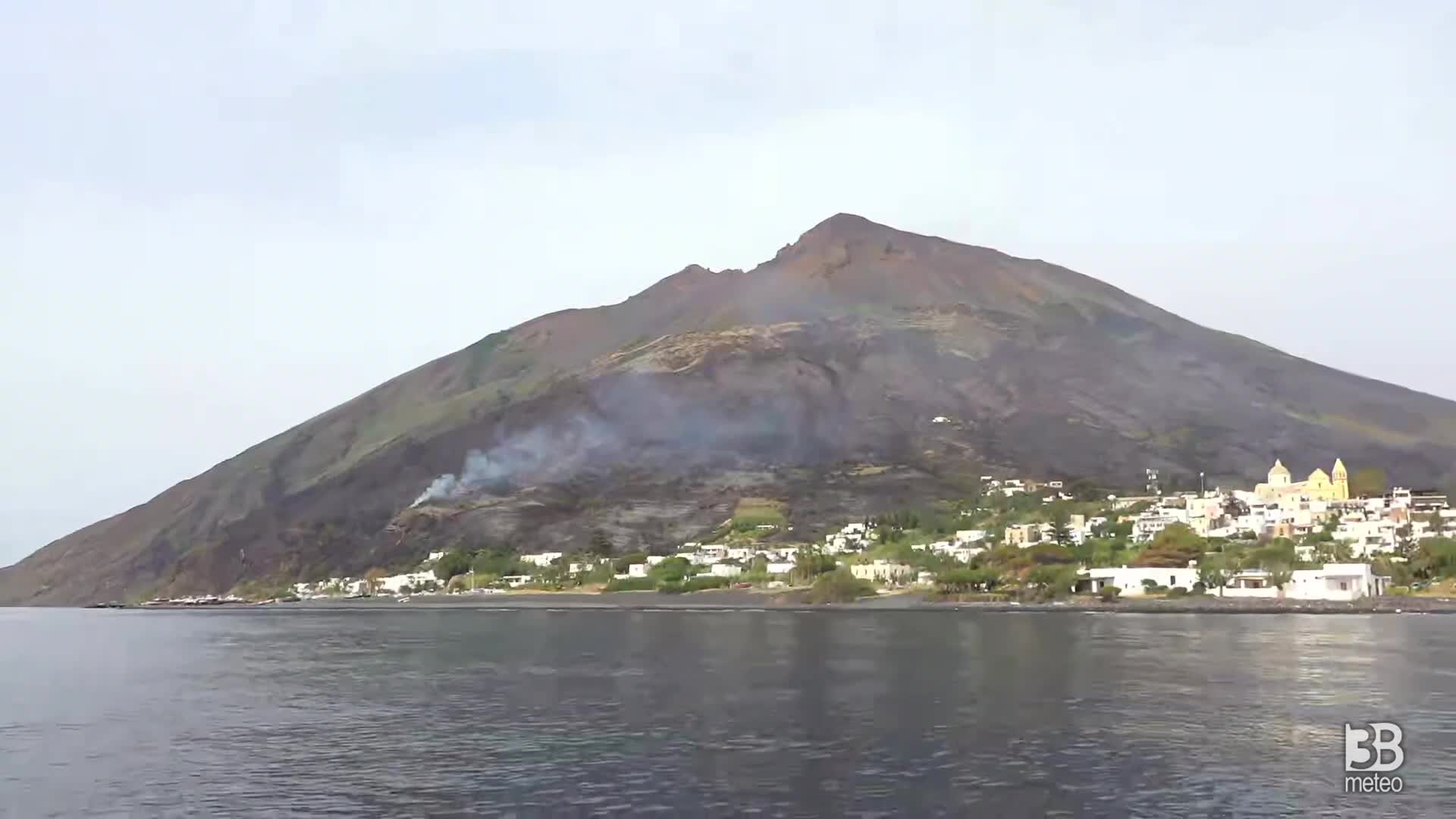 Cronaca diretta - Stromboli, day after incendio: le immagini dal gommone - Video