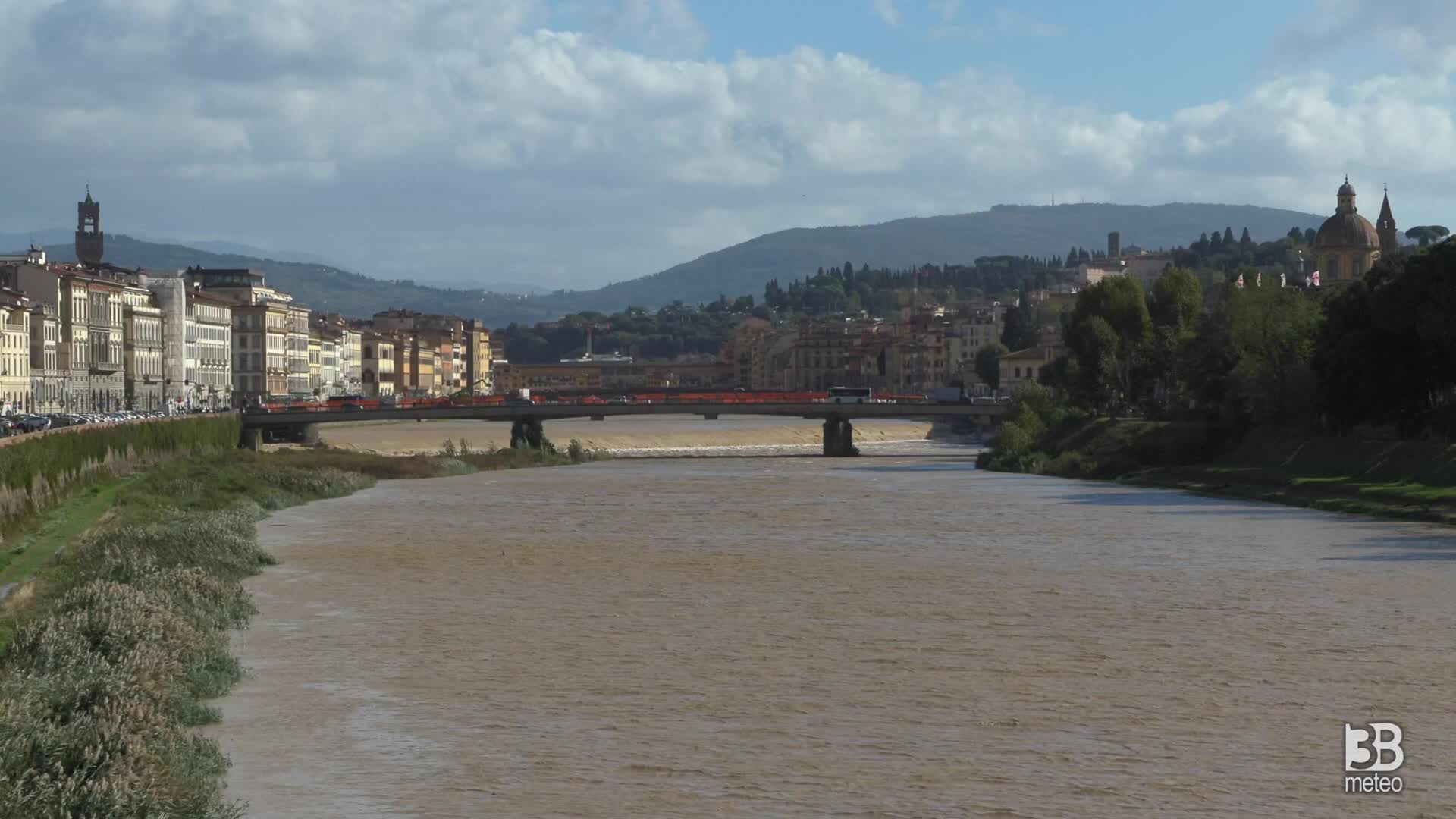 Firenze, fiume Arno ingrossato: passata la piena in città