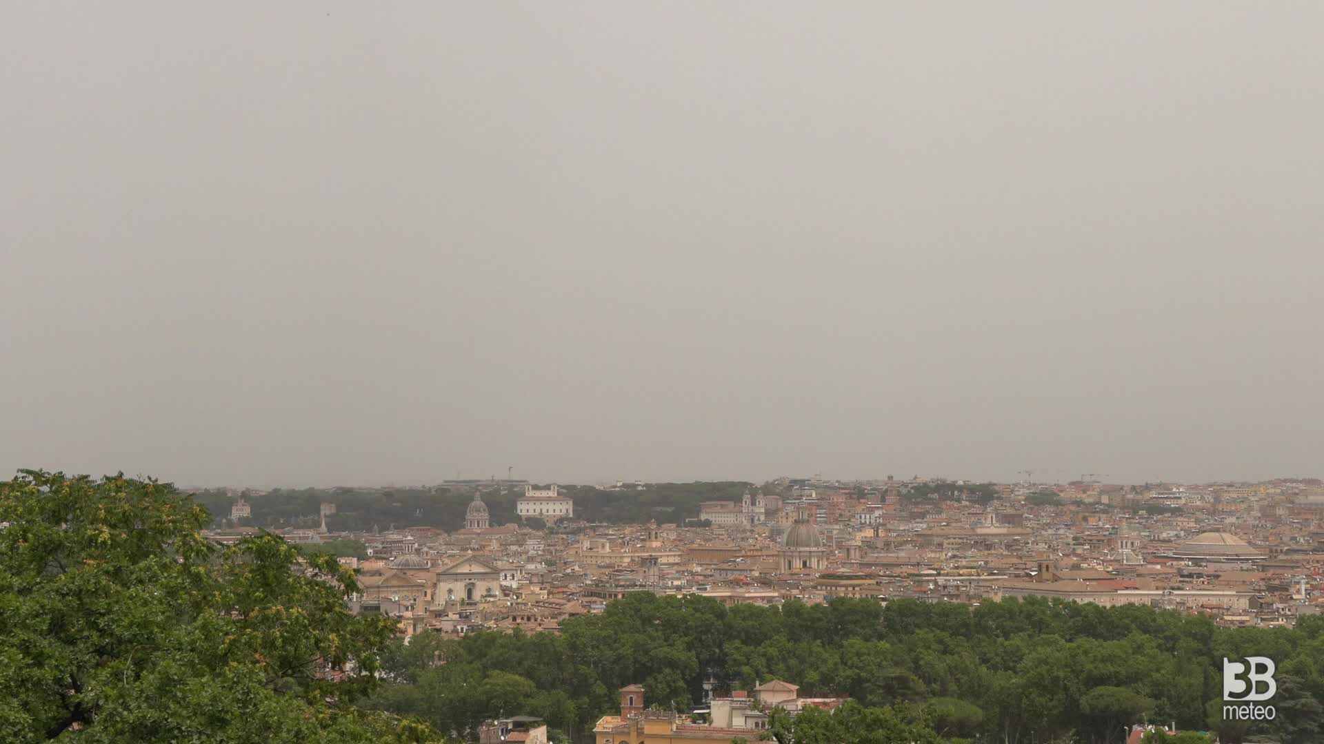 Roma: cappa di caldo e cieli sabbiosi nella Capitale: 