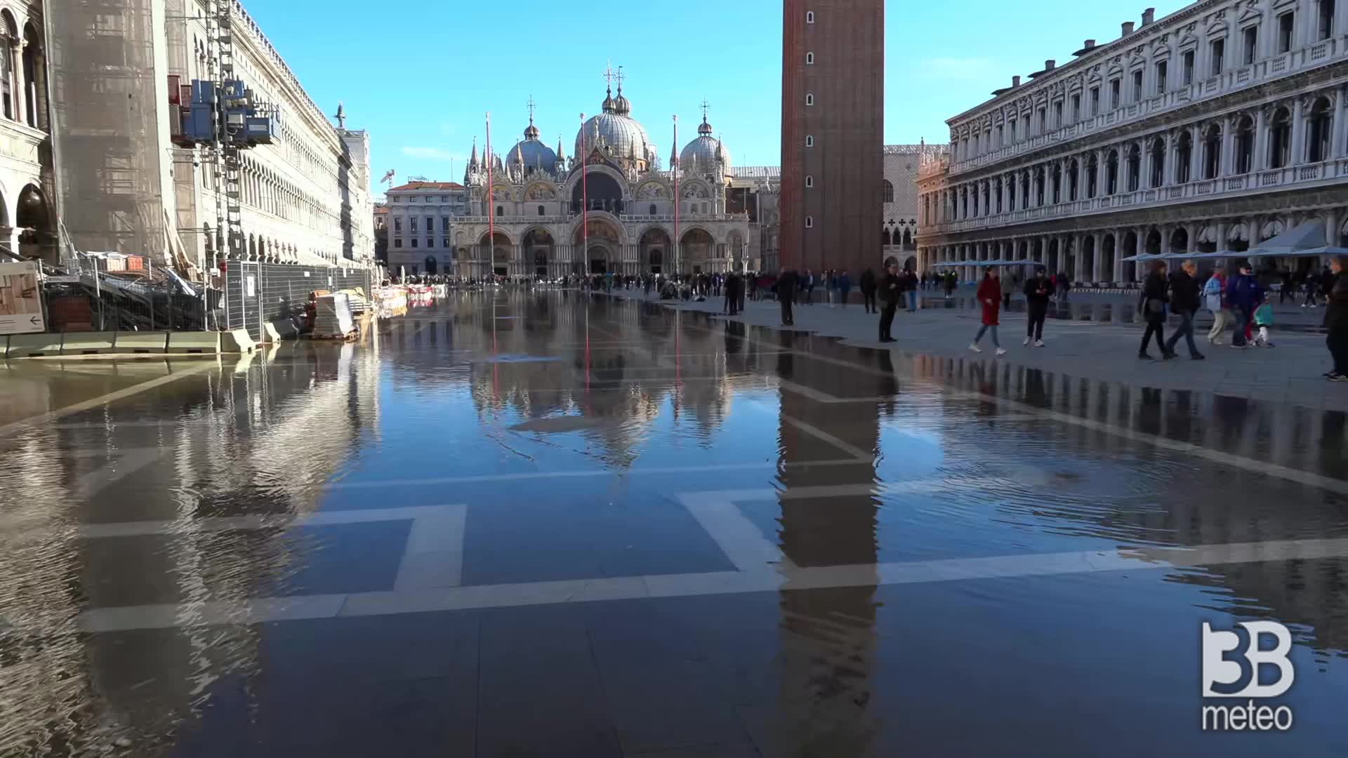 Acqua alta a Venezia: San Marco h 10, MOSE non attivo