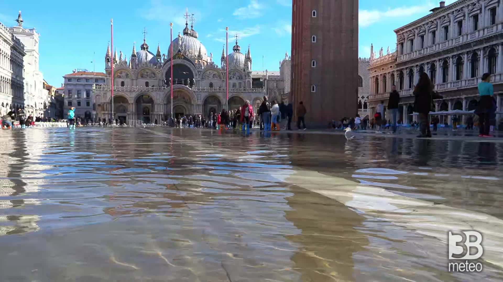 Venezia, picco acqua alta: 100cm h 11, situazione S. Marco 