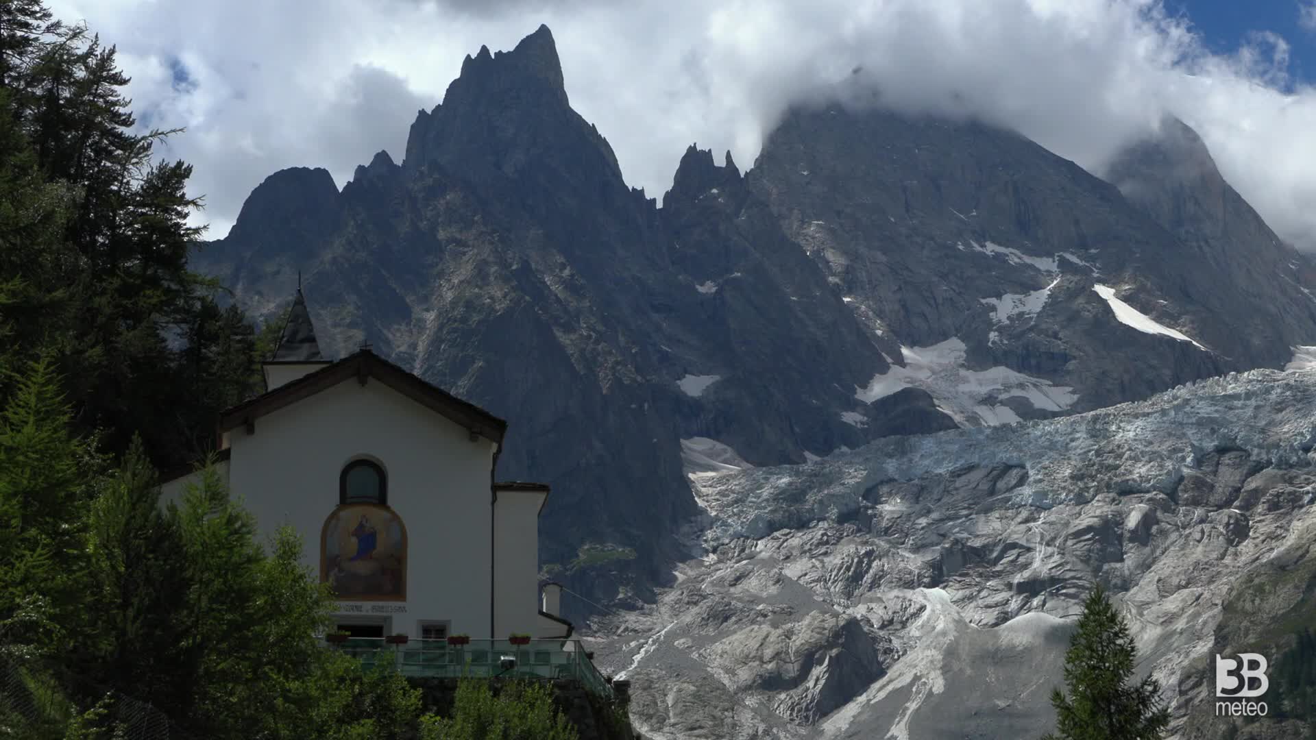 Cronaca meteo, Valle d'Aosta - Ghiacciaio si ritira: la storia emblematica del santuario in Val Veny