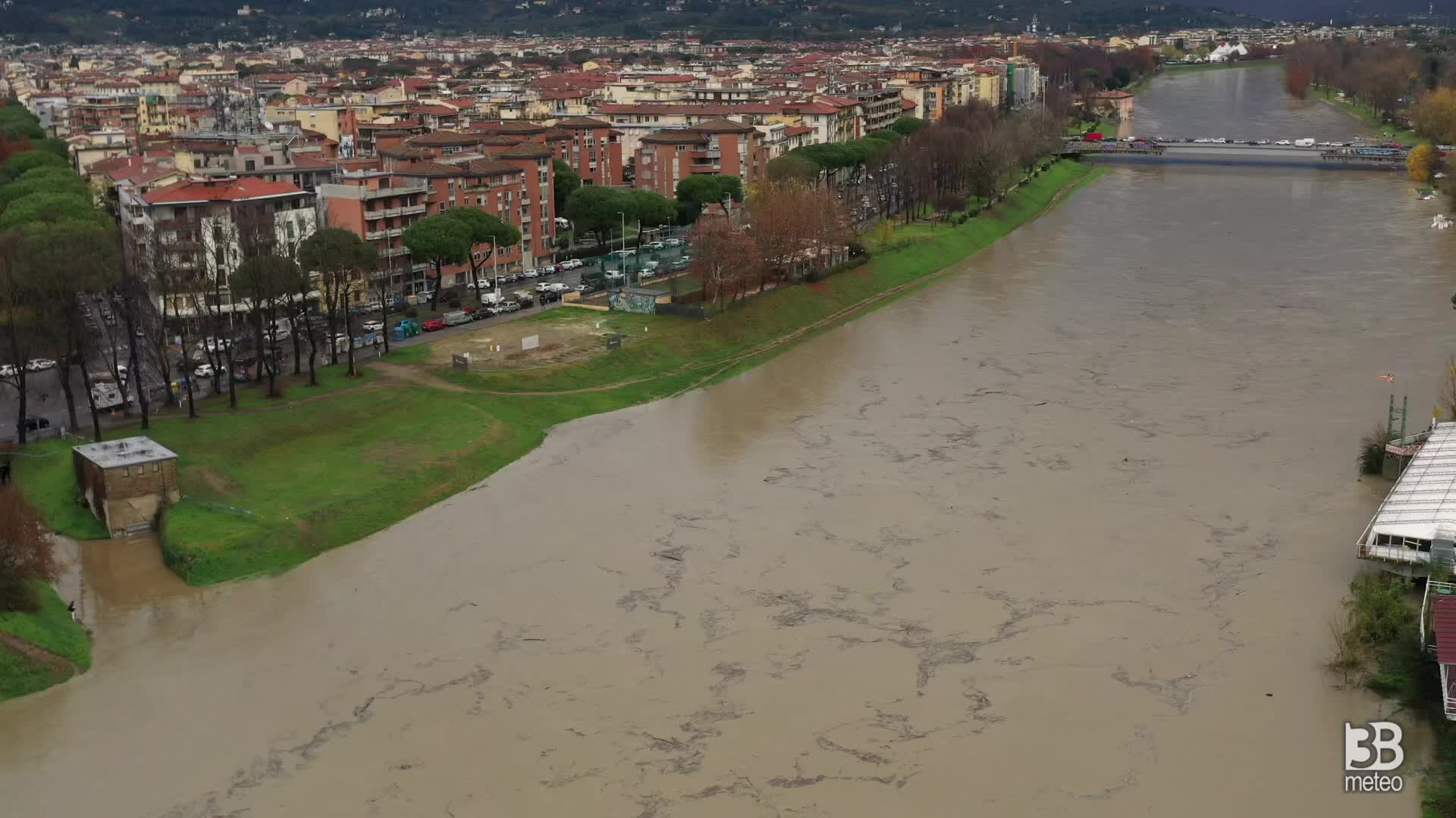 Firenze, Arno in piena: le immagini dal drone