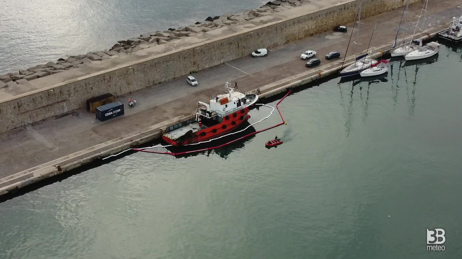 Esplosione al porto di Crotone: le immagini dal drone