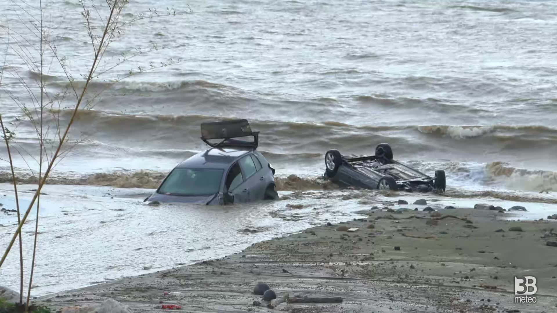 Cronaca Meteo Campania: disastrosa frana a Ischia, auto trascinate in mare, il video