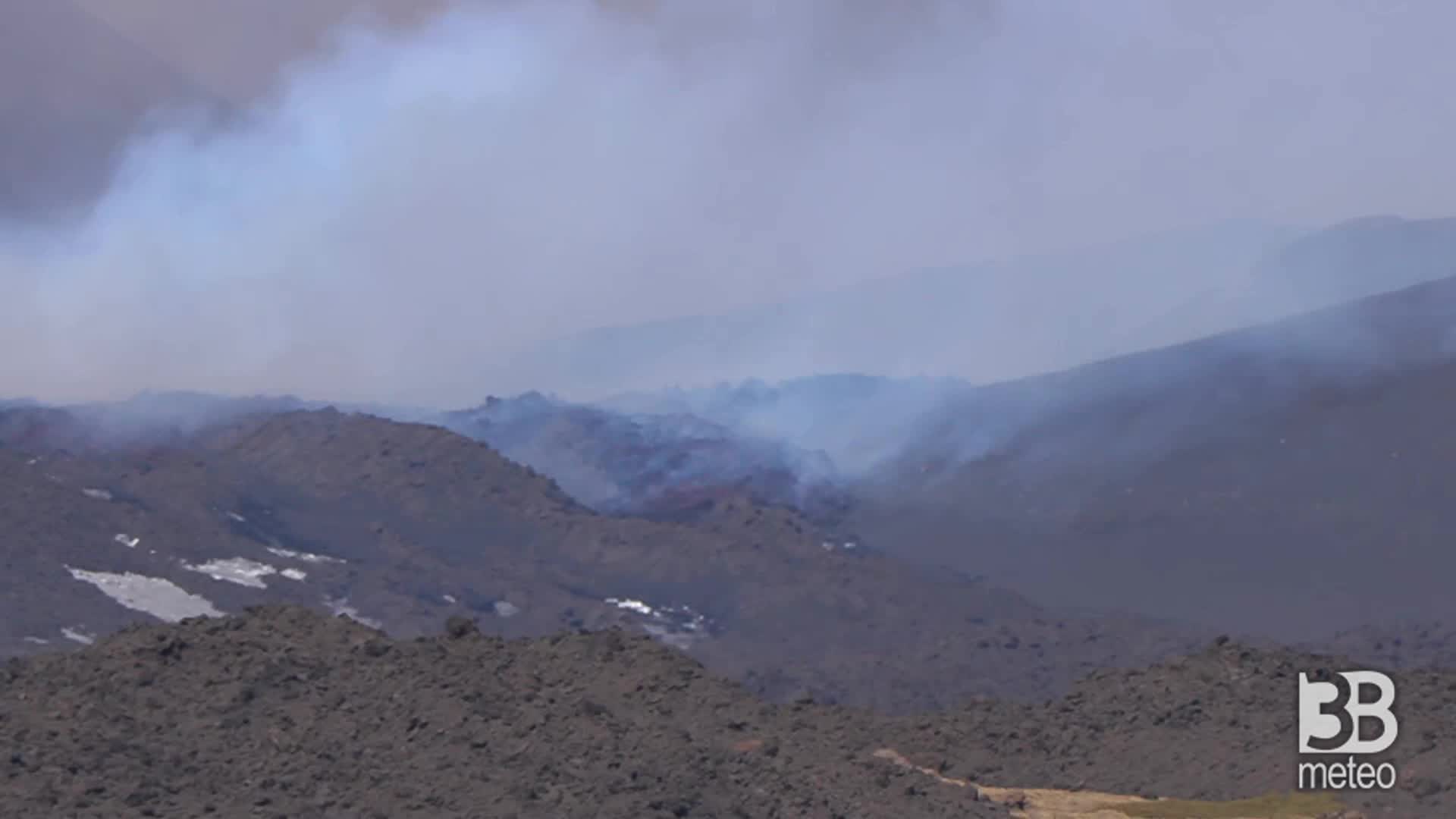 Etna, situazione ore 15.30: colata lavica ancora alimentata