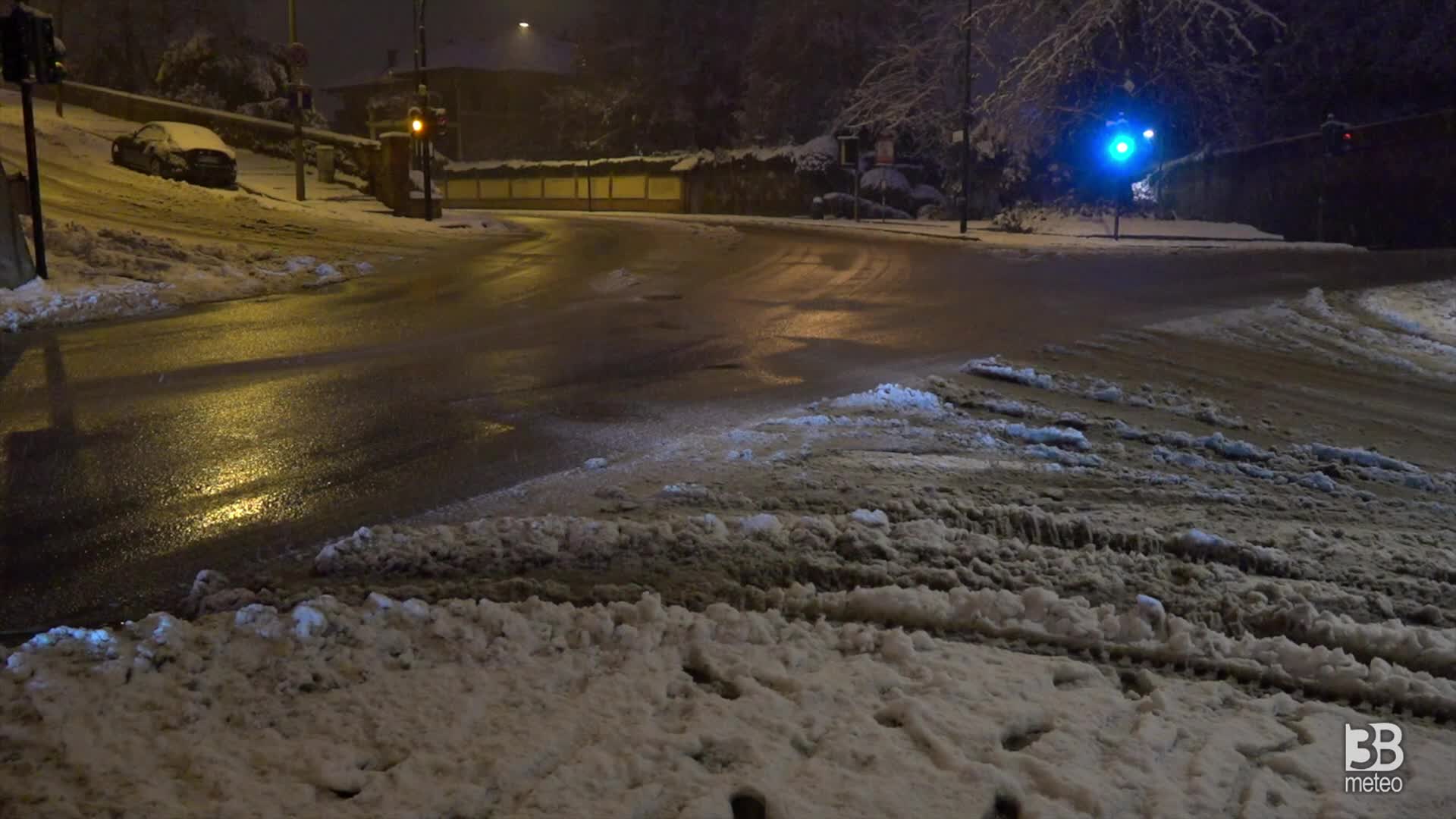 Torino, mezzi al lavoro: per pulire le strade dalla neve