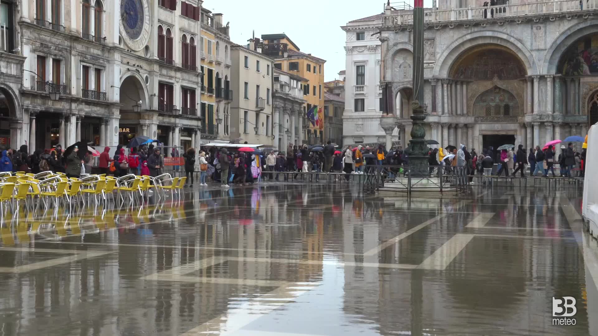 Raggiunto picco acqua alta a Venezia, Piazza San Marco allagata: 